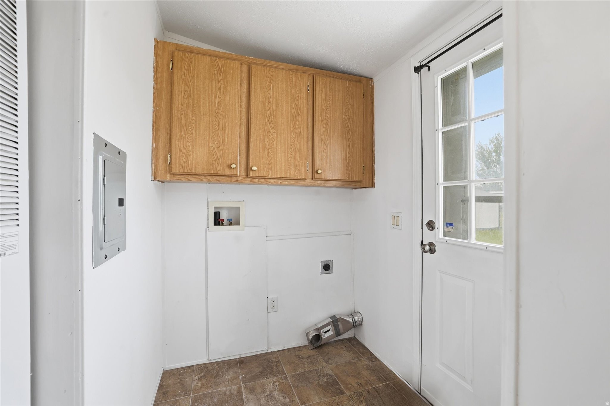 T & C HOMES - Residential