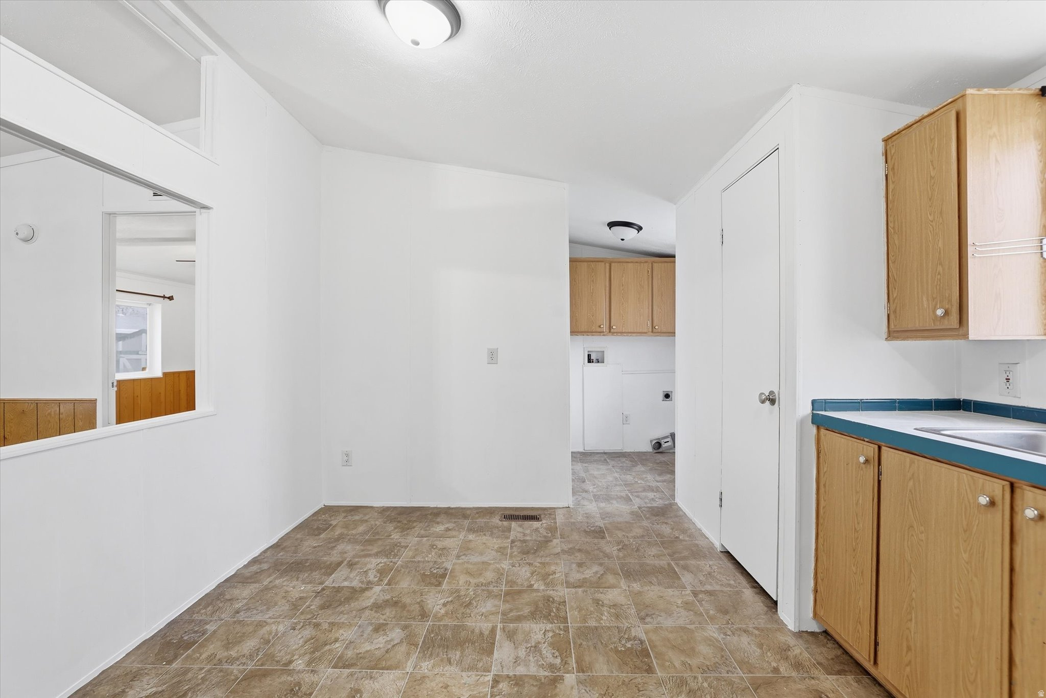 T & C HOMES - Residential