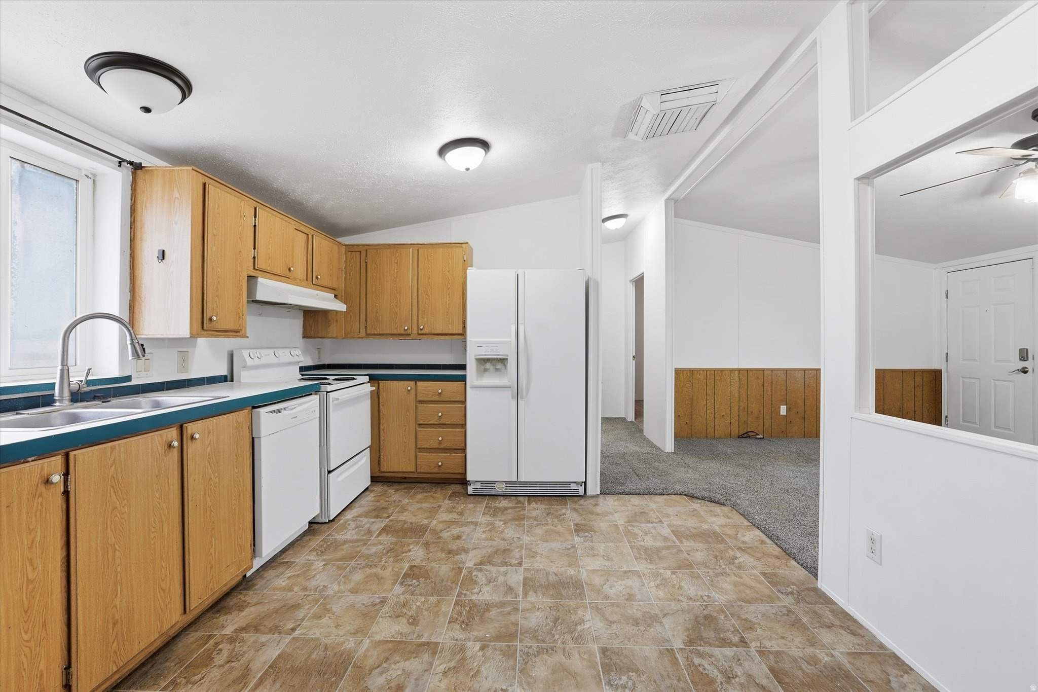 T & C HOMES - Residential