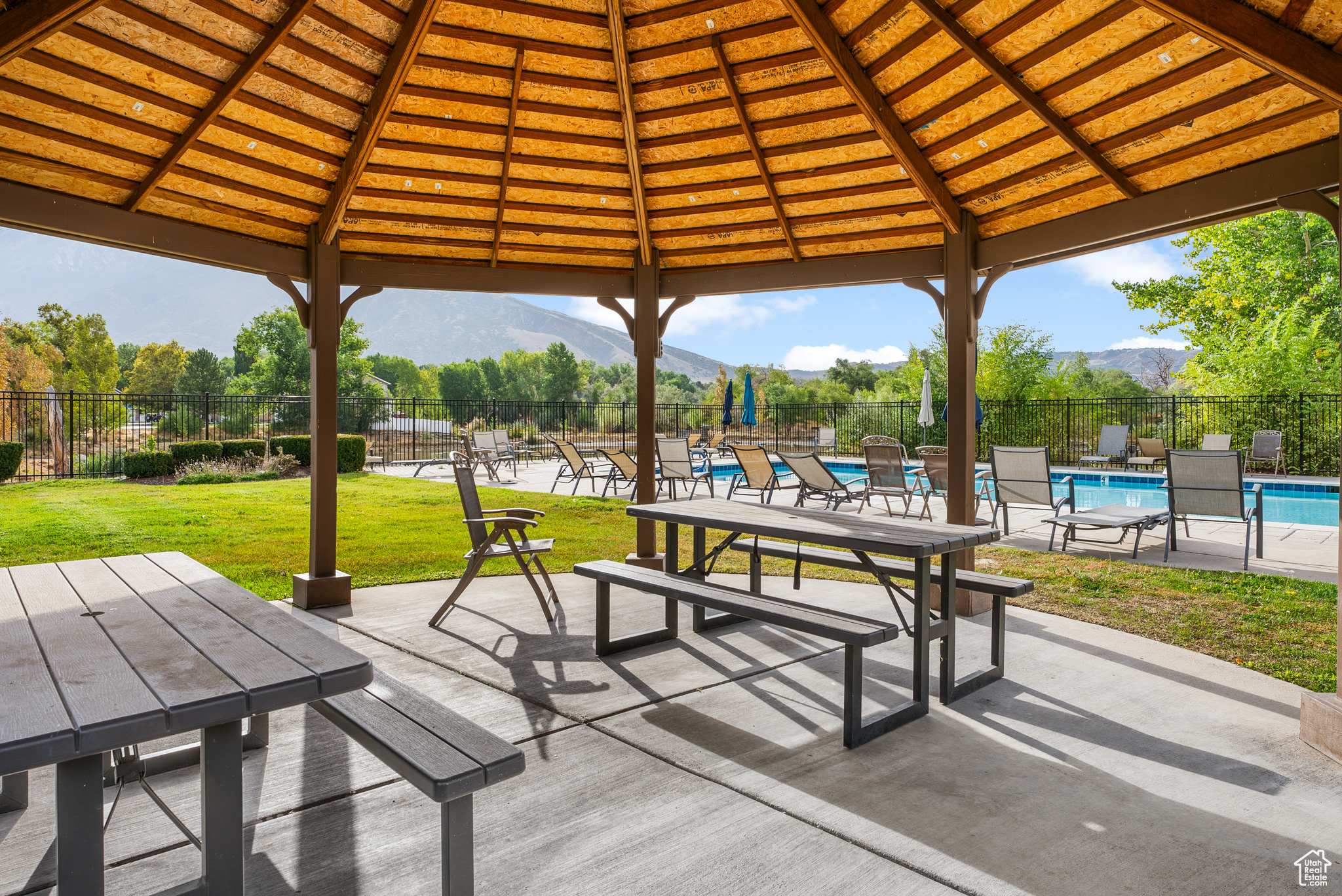 SUNSET PONDS PUD - Residential