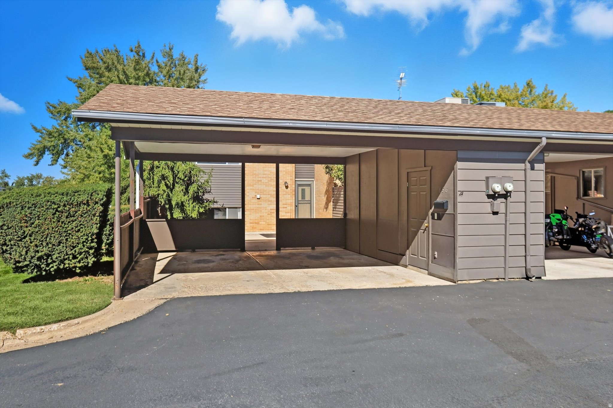 EMERALD HILLS - Residential