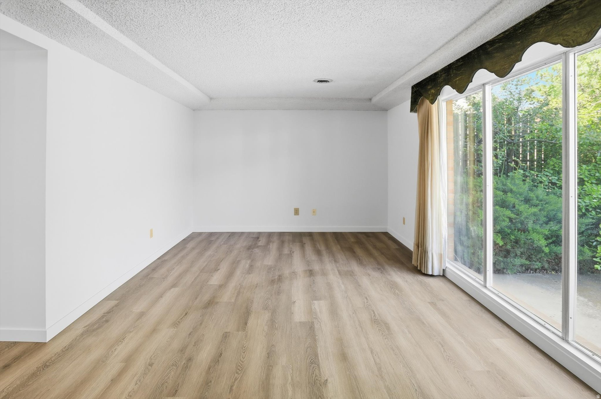 EMERALD HILLS - Residential