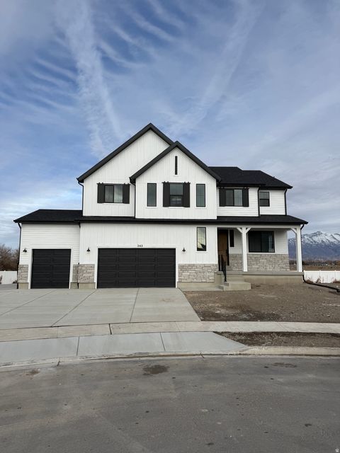 Photo of 242 N HUSKER LN #8, Saratoga Springs, UT 84043 (MLS # 2127462)