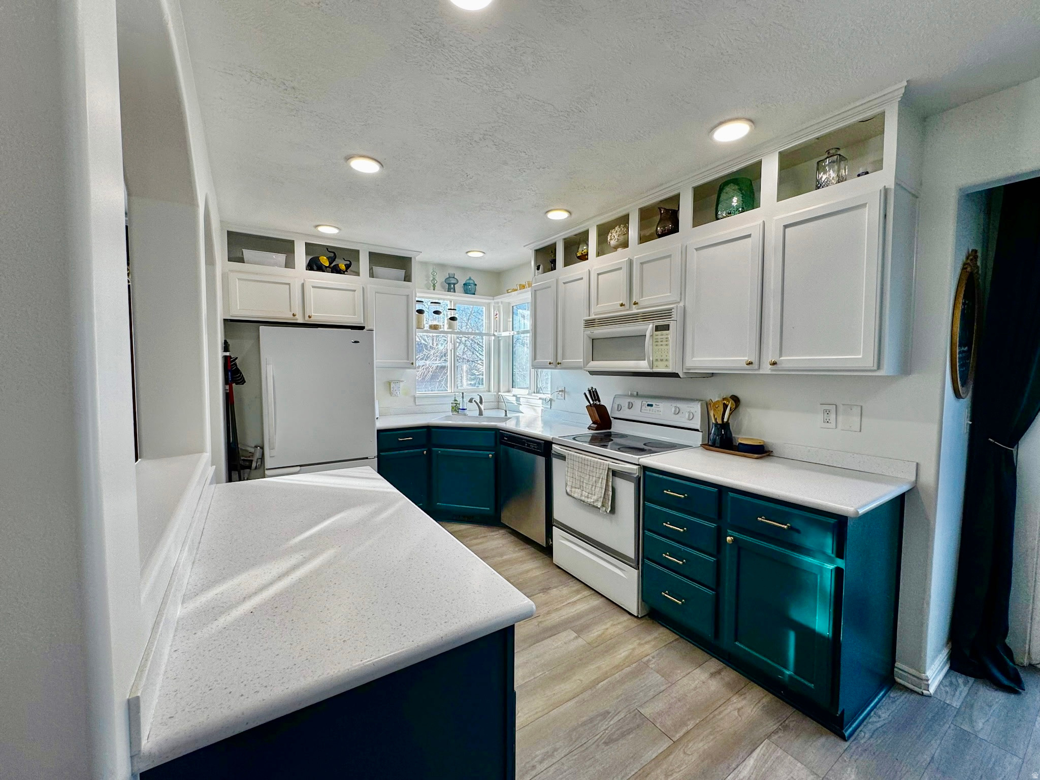 OVERLAKE ESTATES - Residential