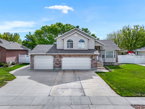Homes For Sale - 7629 S Kings Bridge Dr<br/> West Jordan, UT 84084