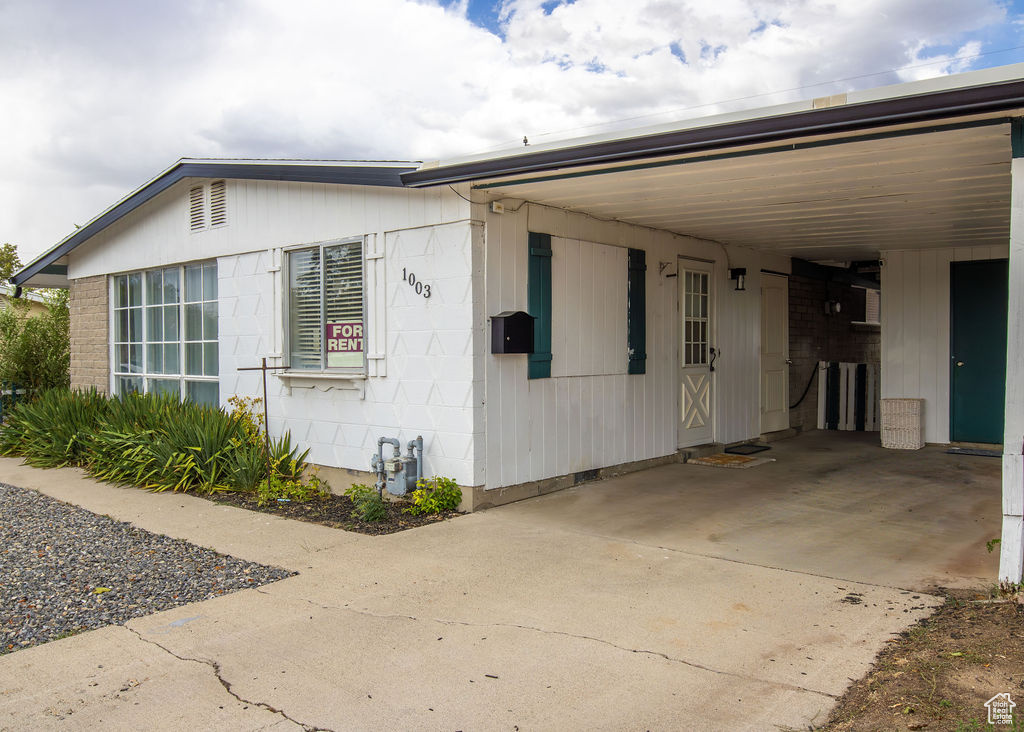 WHITE CITY - Residential Lease