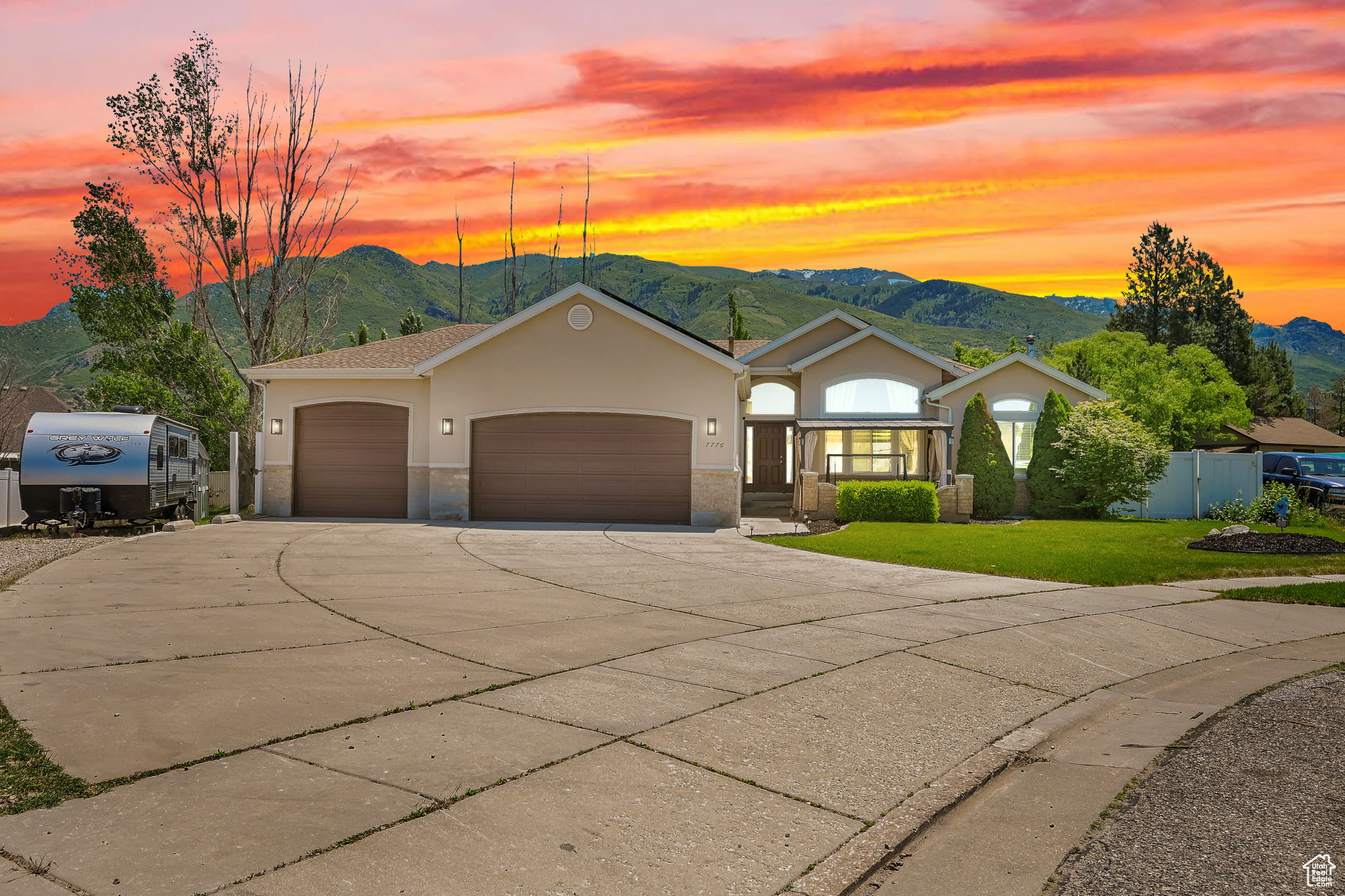 7776 S 2175, South Weber, Utah image 1