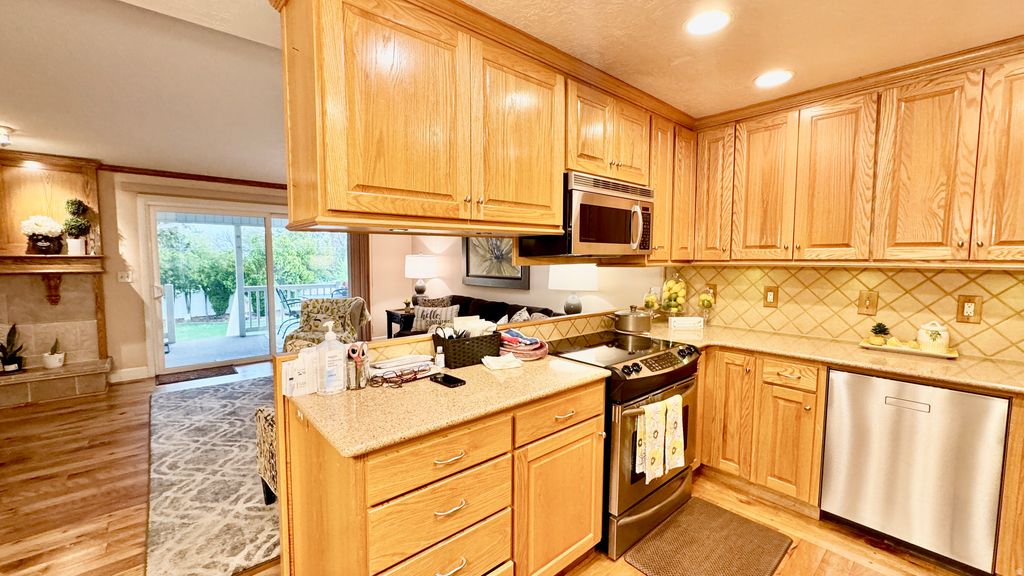 Photo of 159 E MAIN ST, Hyrum, UT 84319 (MLS # 2152667)