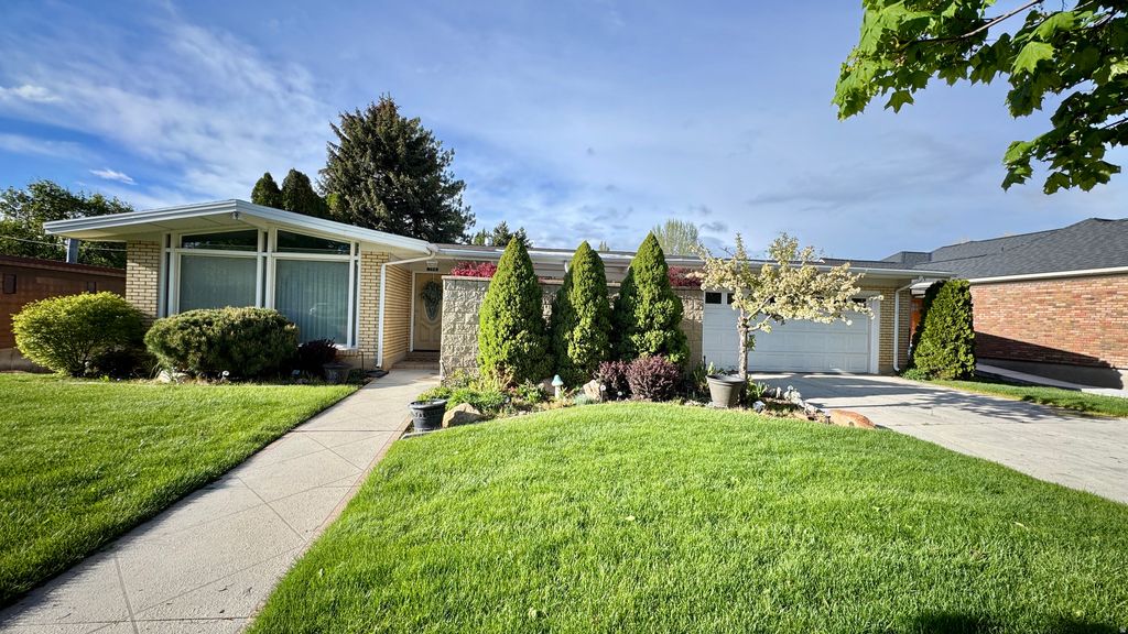 Photo of 159 E MAIN ST, Hyrum, UT 84319 (MLS # 2152667)