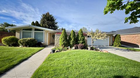 Photo of 159 E MAIN ST, Hyrum, UT 84319 (MLS # 2152667)