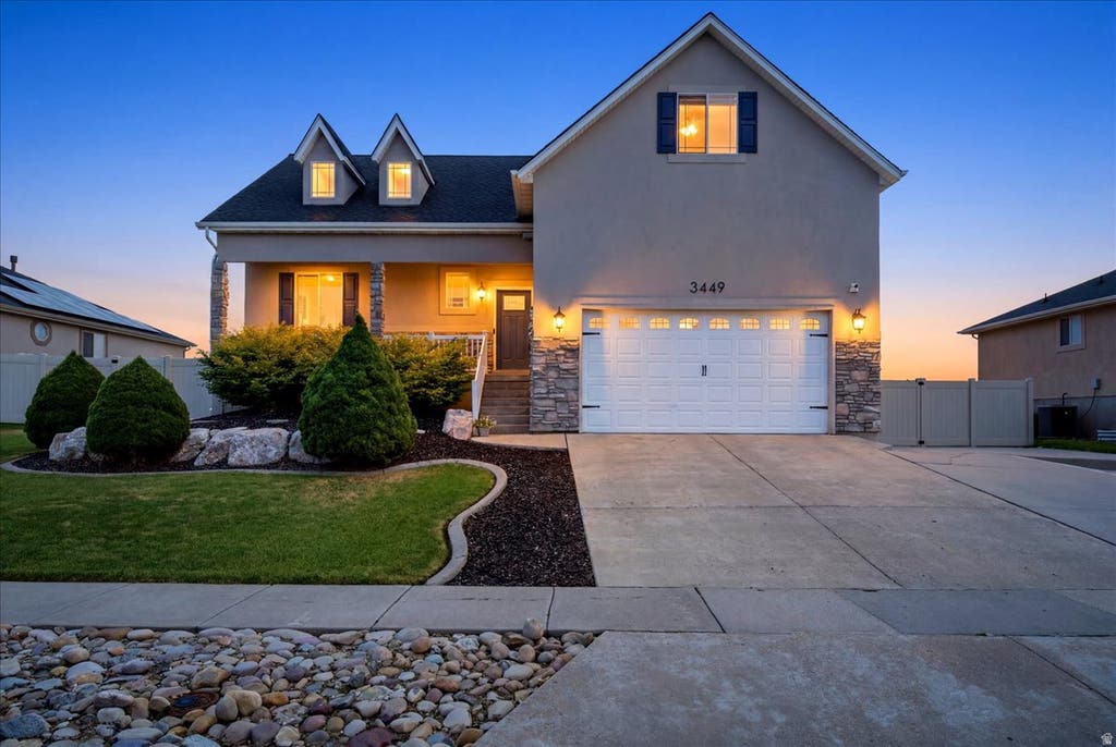 Photo of 3449 JUPITER HILLS DR, Syracuse, UT 84075 (MLS # 2169095)