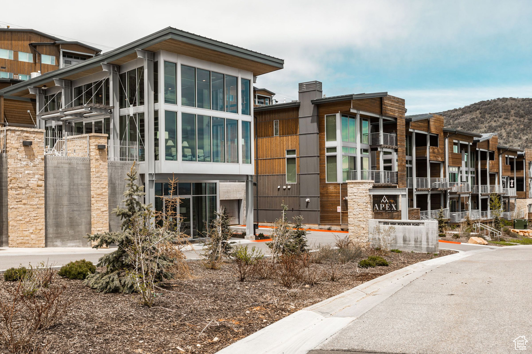 APEX RESIDENCECS - Residential