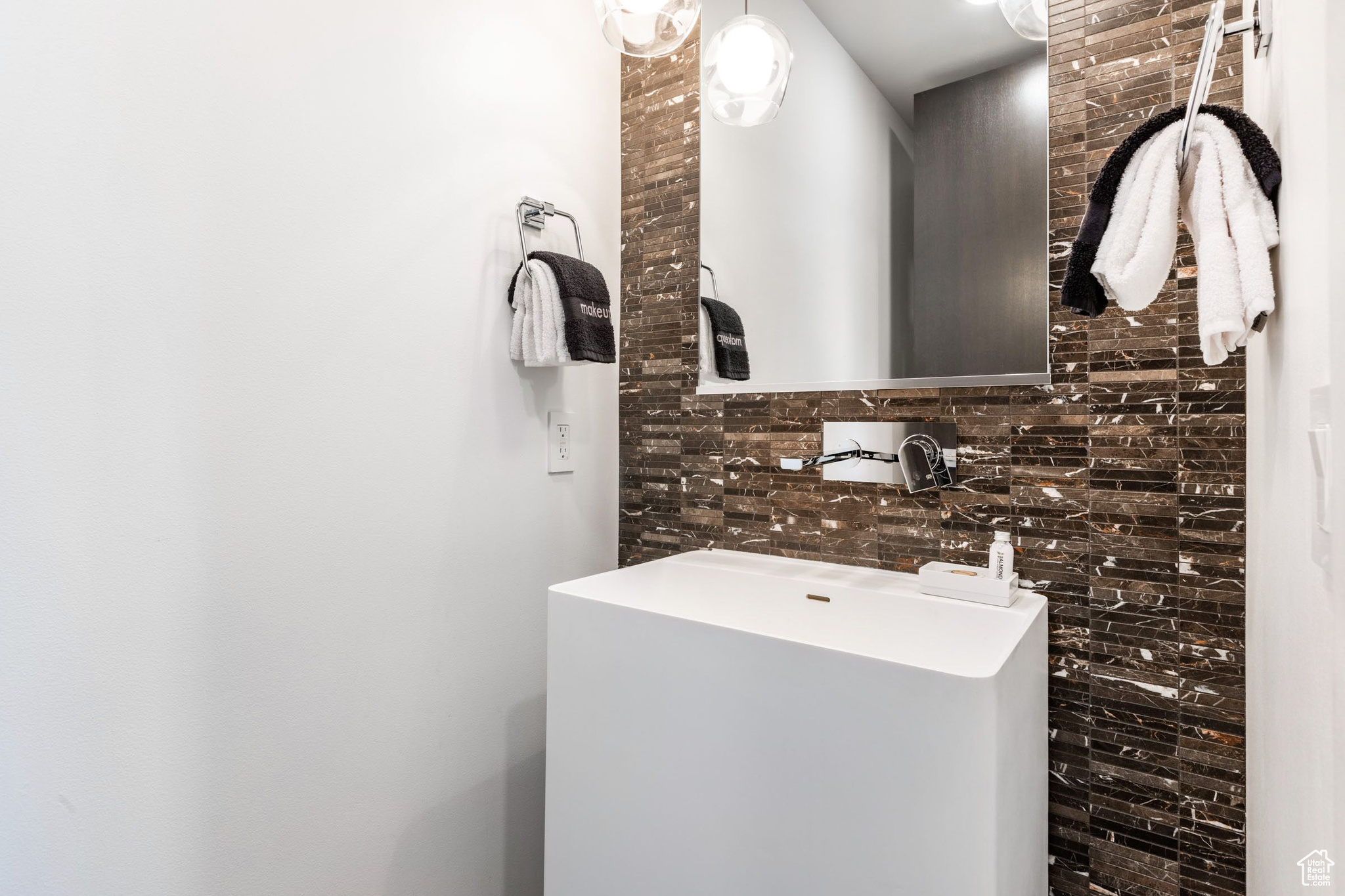 APEX RESIDENCECS - Residential