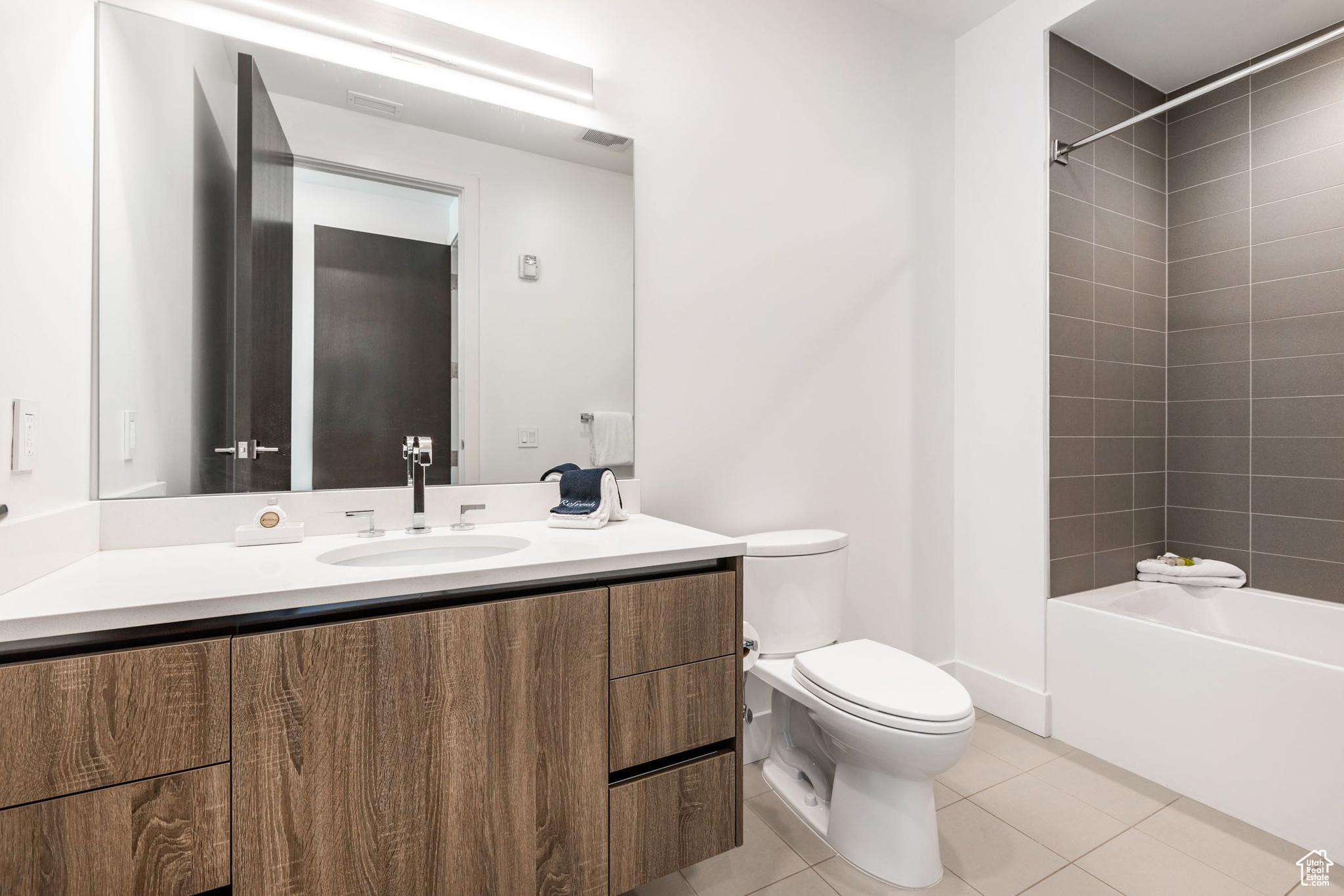 APEX RESIDENCECS - Residential