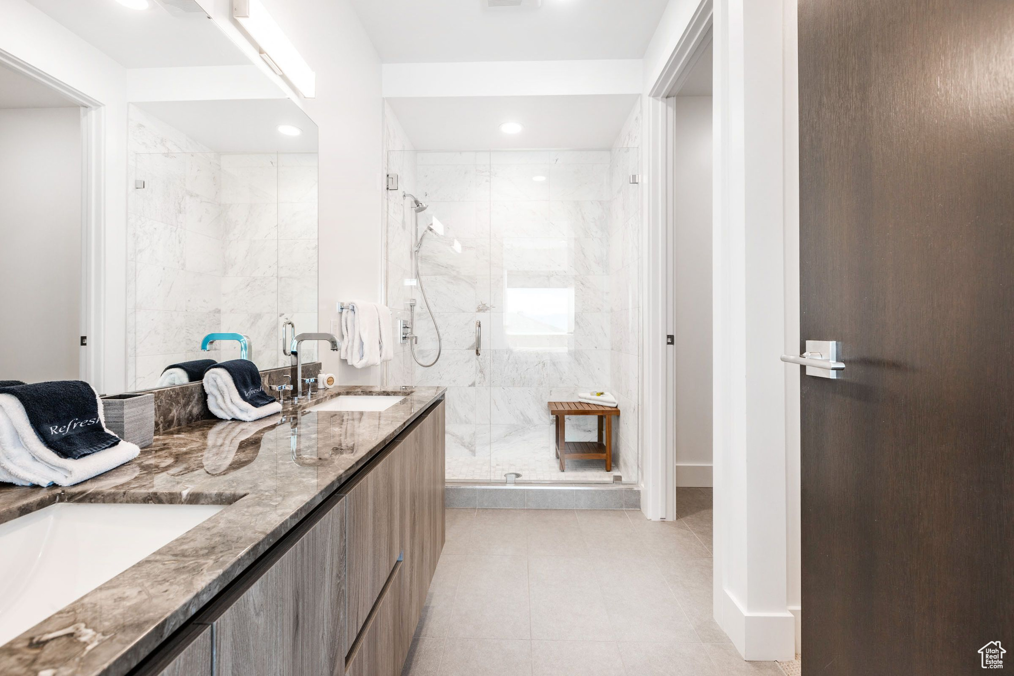 APEX RESIDENCECS - Residential