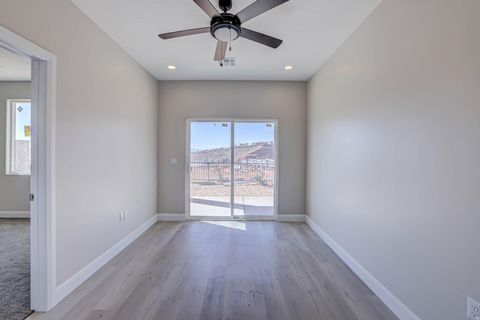 Tiny photo for 840 TWIN LAKES DR #424, Saint George, UT 84770 (MLS # 2125892)