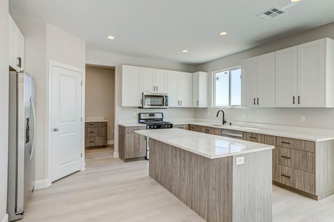 Tiny photo for 840 TWIN LAKES DR #424, Saint George, UT 84770 (MLS # 2125892)