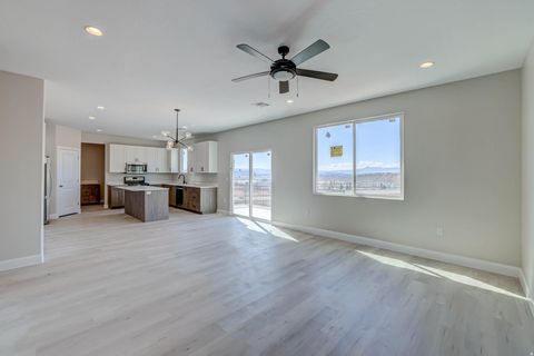 Tiny photo for 840 TWIN LAKES DR #424, Saint George, UT 84770 (MLS # 2125892)