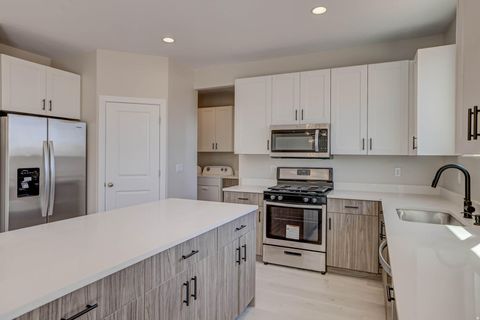 Tiny photo for 840 TWIN LAKES DR #424, Saint George, UT 84770 (MLS # 2125892)