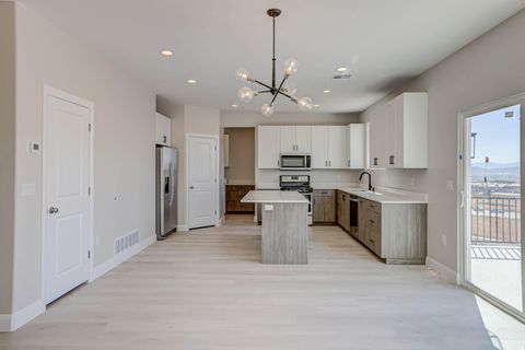 Tiny photo for 840 TWIN LAKES DR #424, Saint George, UT 84770 (MLS # 2125892)