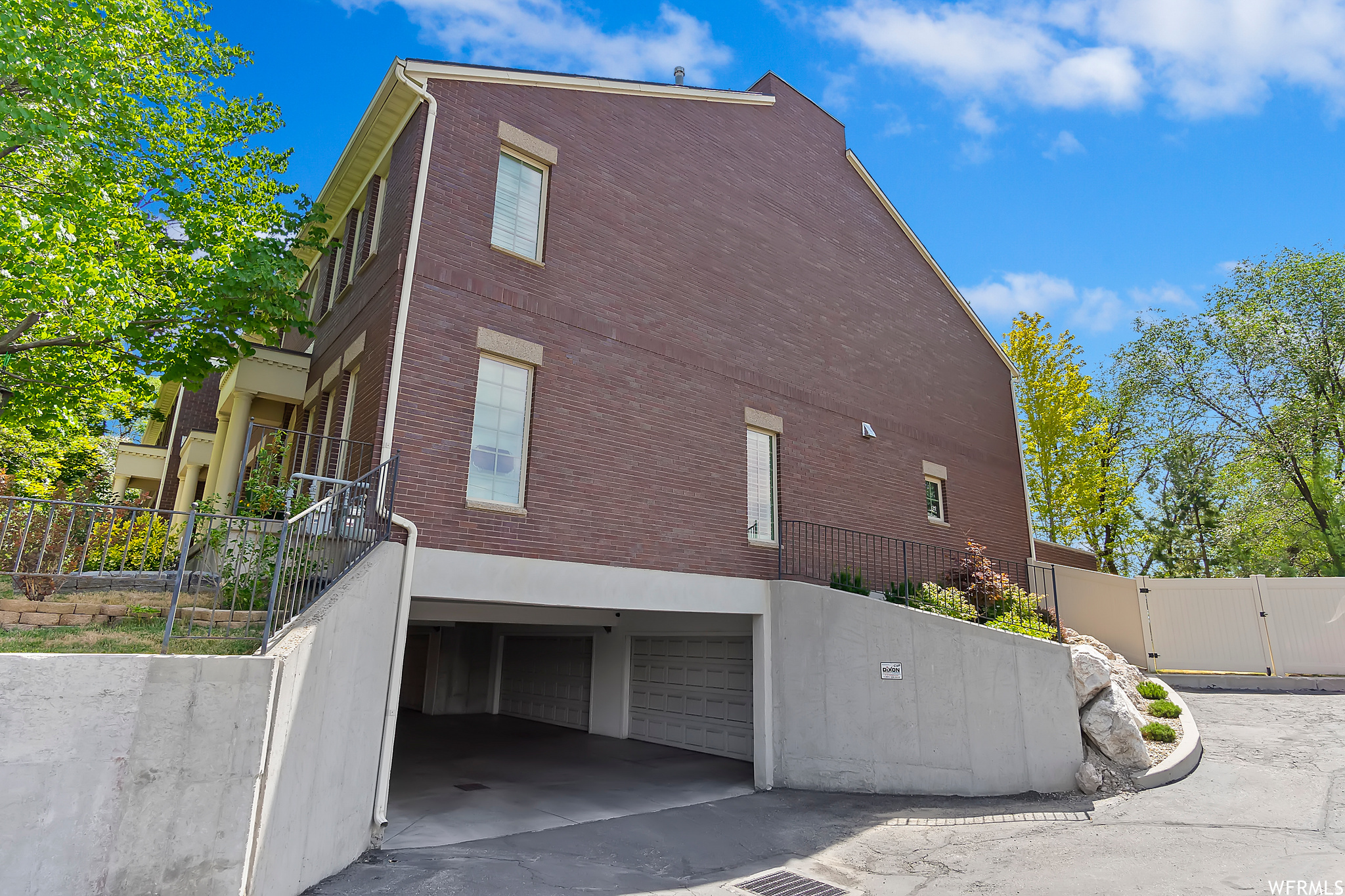 HILLTOP PARK - Residential