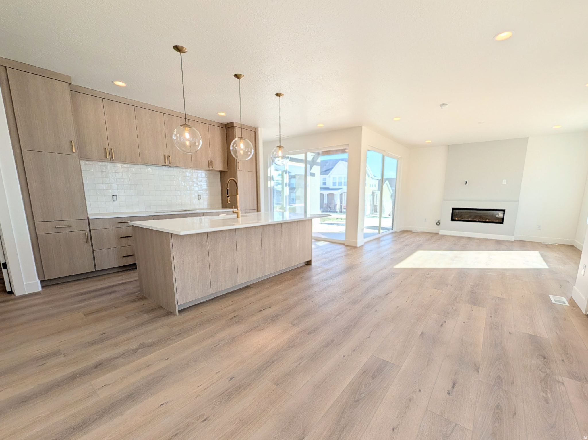 DAYBREAK - Residential