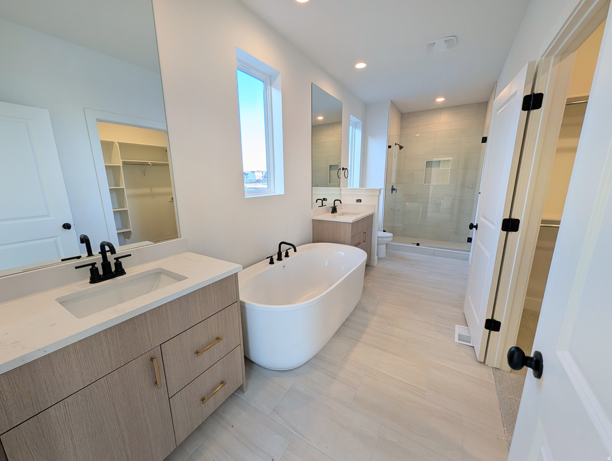 DAYBREAK - Residential