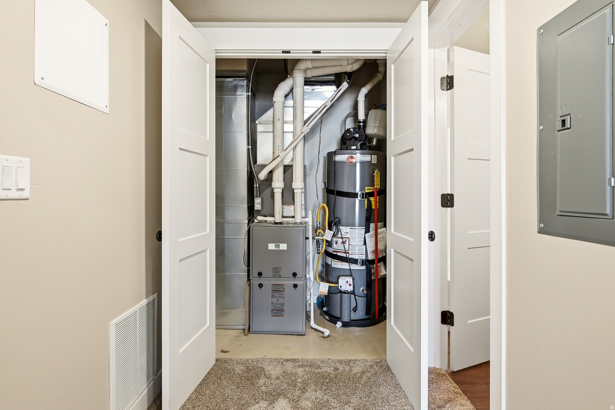 CEDAR HIGHLANDS - Residential