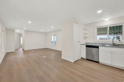 Photo of 900 CENTURY DR #17, Ogden, UT 84404 (MLS # 2152901)