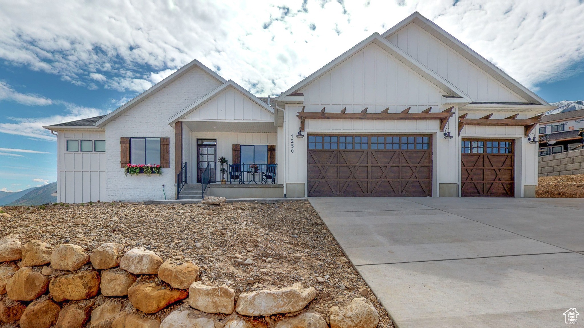 MONA PEAKS - Residential