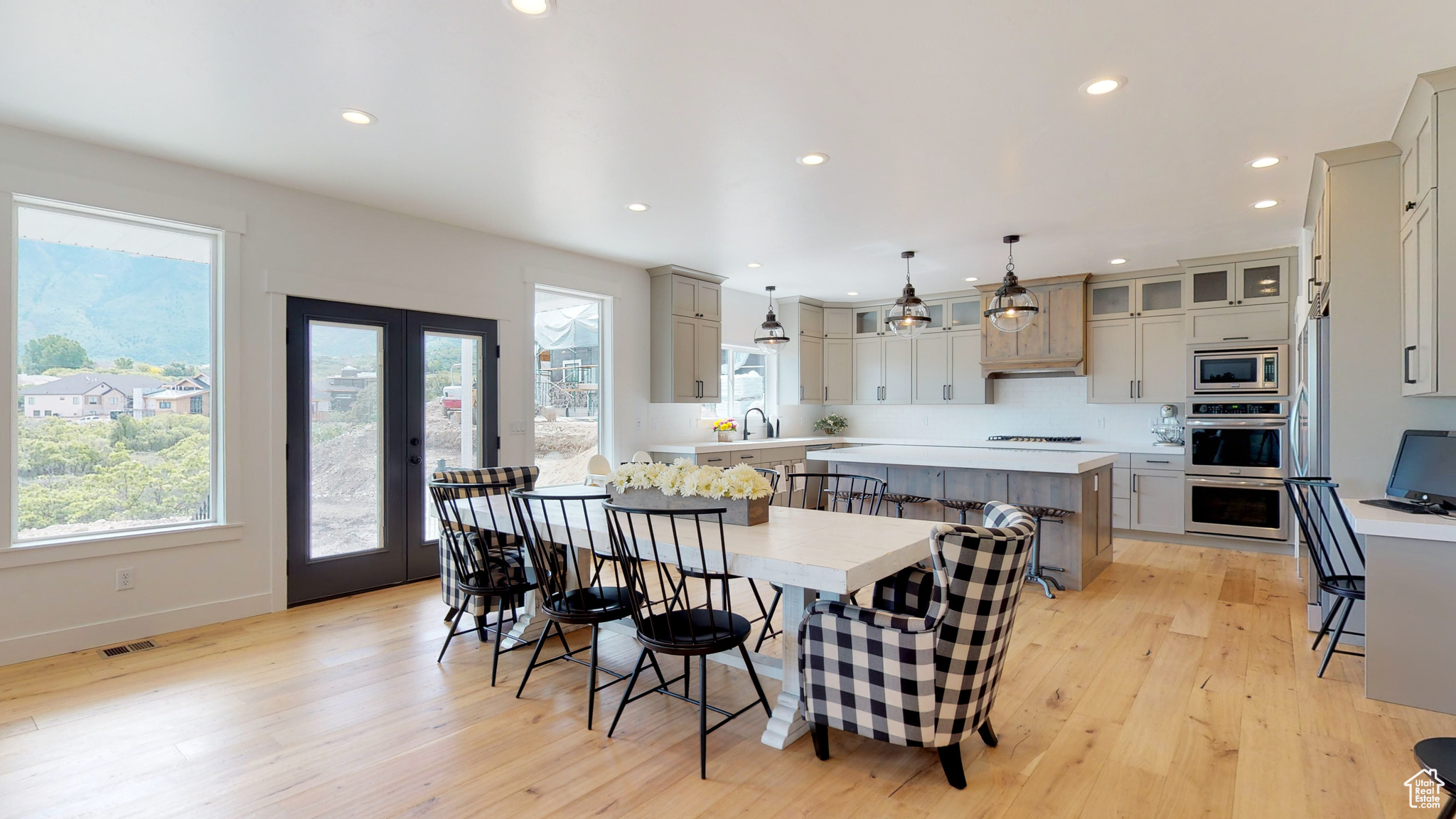 MONA PEAKS - Residential