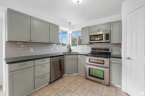 Tiny photo for 6698 EARLY DAWN Dr, West Jordan, UT 84084 (MLS # 2118303)