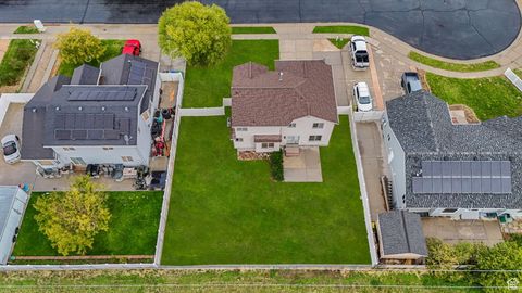 Tiny photo for 6698 EARLY DAWN Dr, West Jordan, UT 84084 (MLS # 2118303)