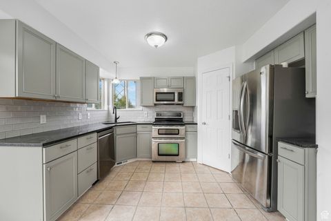 Tiny photo for 6698 EARLY DAWN Dr, West Jordan, UT 84084 (MLS # 2118303)
