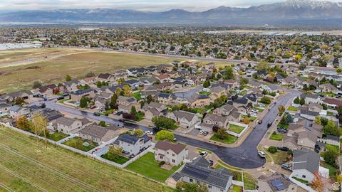 Tiny photo for 6698 EARLY DAWN Dr, West Jordan, UT 84084 (MLS # 2118303)
