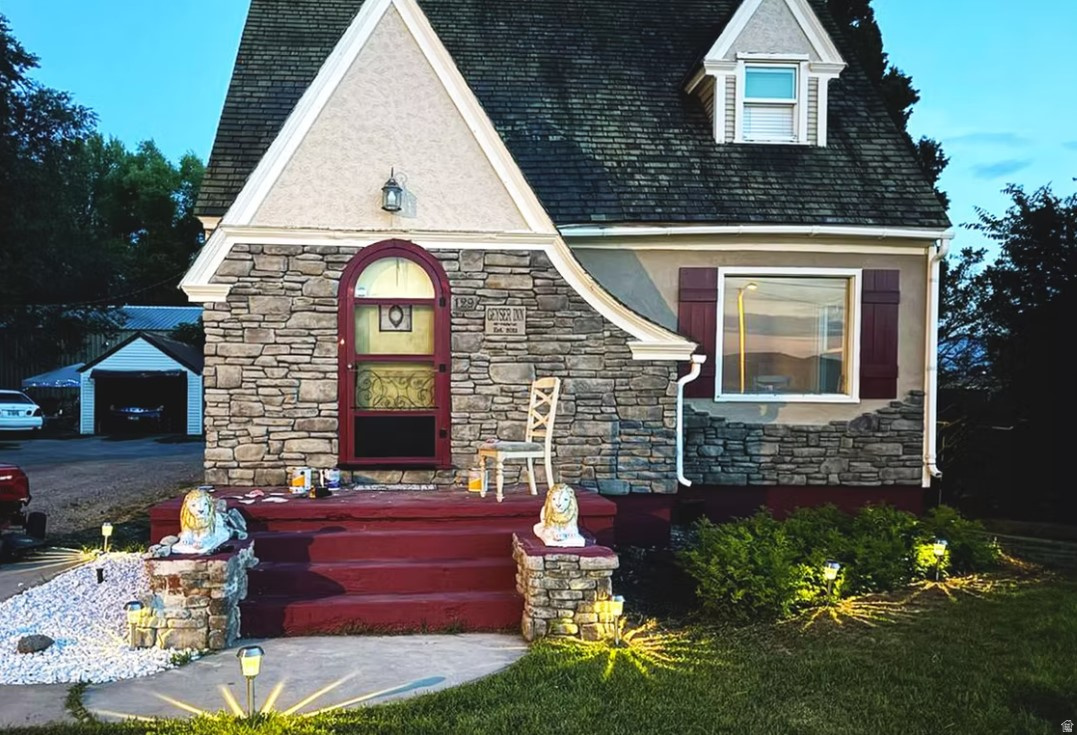 Main image without alt text