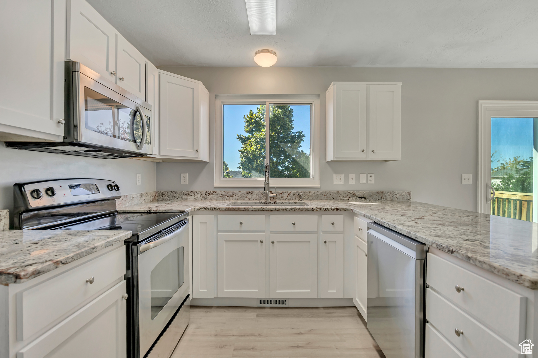 CHELSIE PARK - Residential