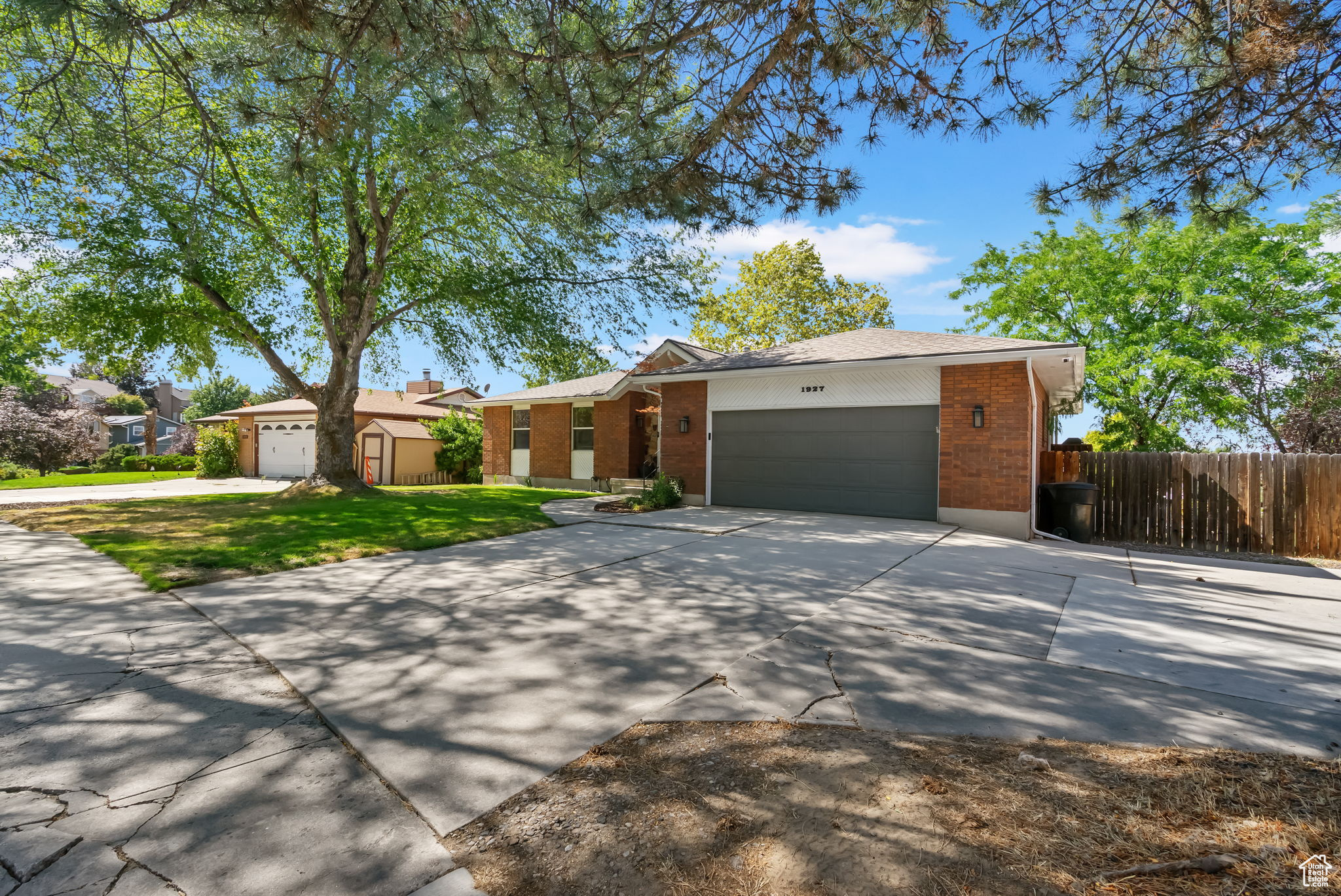 GRANDUER ESTATES - Residential