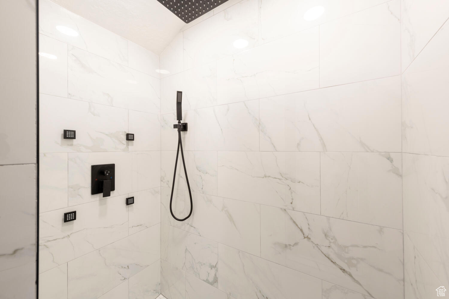 RADIUS CURVE - Residential