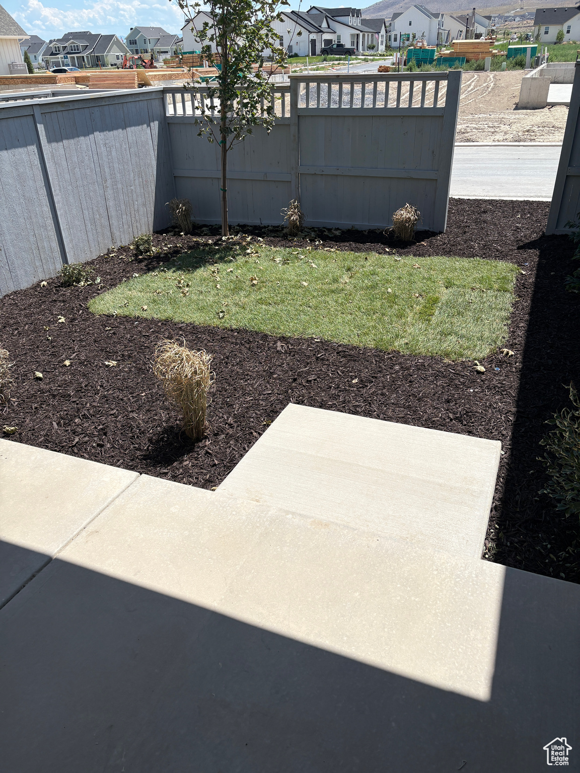 BEACON POINTE - Residential