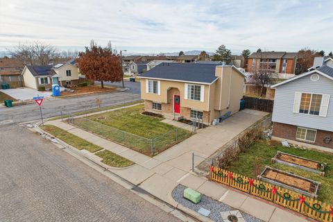Tiny photo for 1683 N 250 W, Layton, UT 84041 (MLS # 2127342)