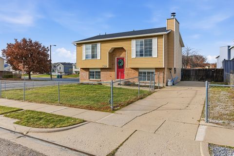 Tiny photo for 1683 N 250 W, Layton, UT 84041 (MLS # 2127342)