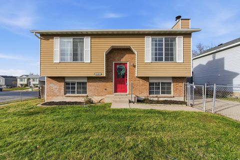 Tiny photo for 1683 N 250 W, Layton, UT 84041 (MLS # 2127342)