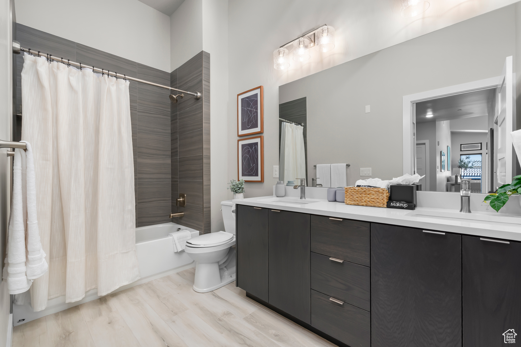 MAYFLOWER LAKESIDE - Residential