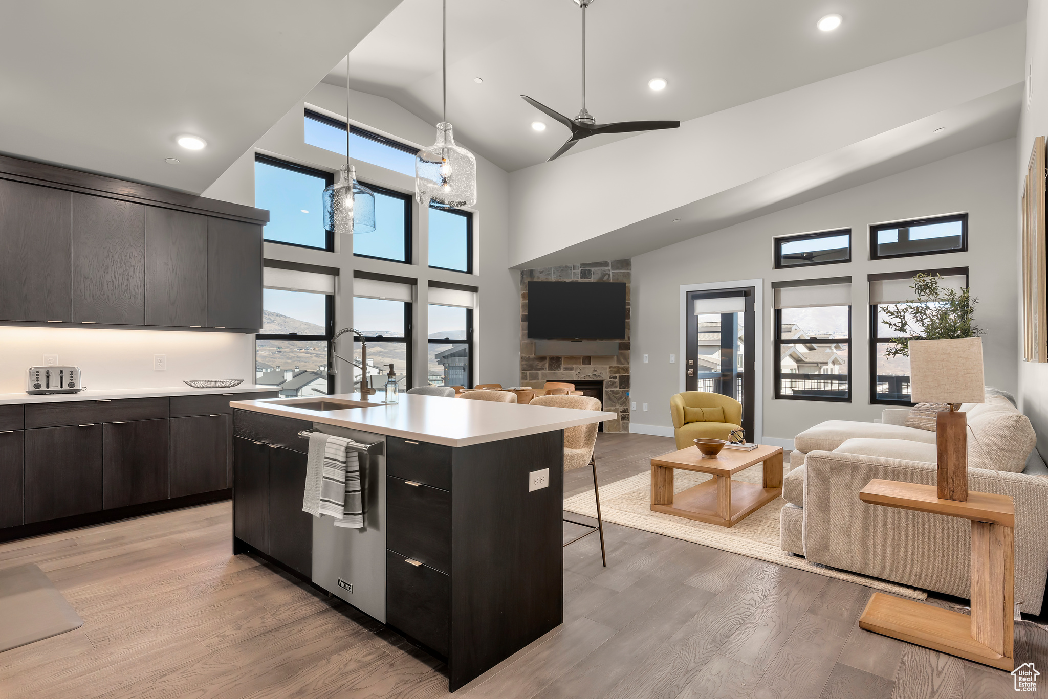 MAYFLOWER LAKESIDE - Residential