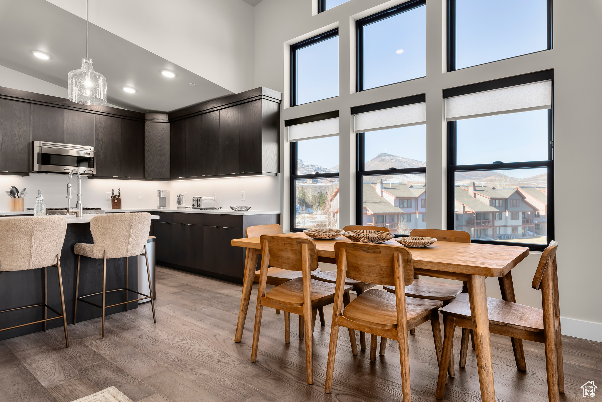 MAYFLOWER LAKESIDE - Residential