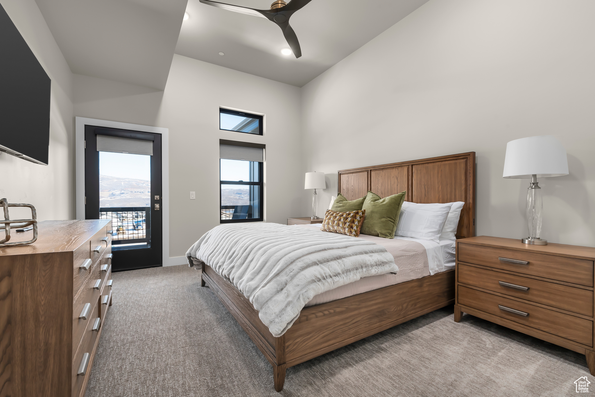 MAYFLOWER LAKESIDE - Residential
