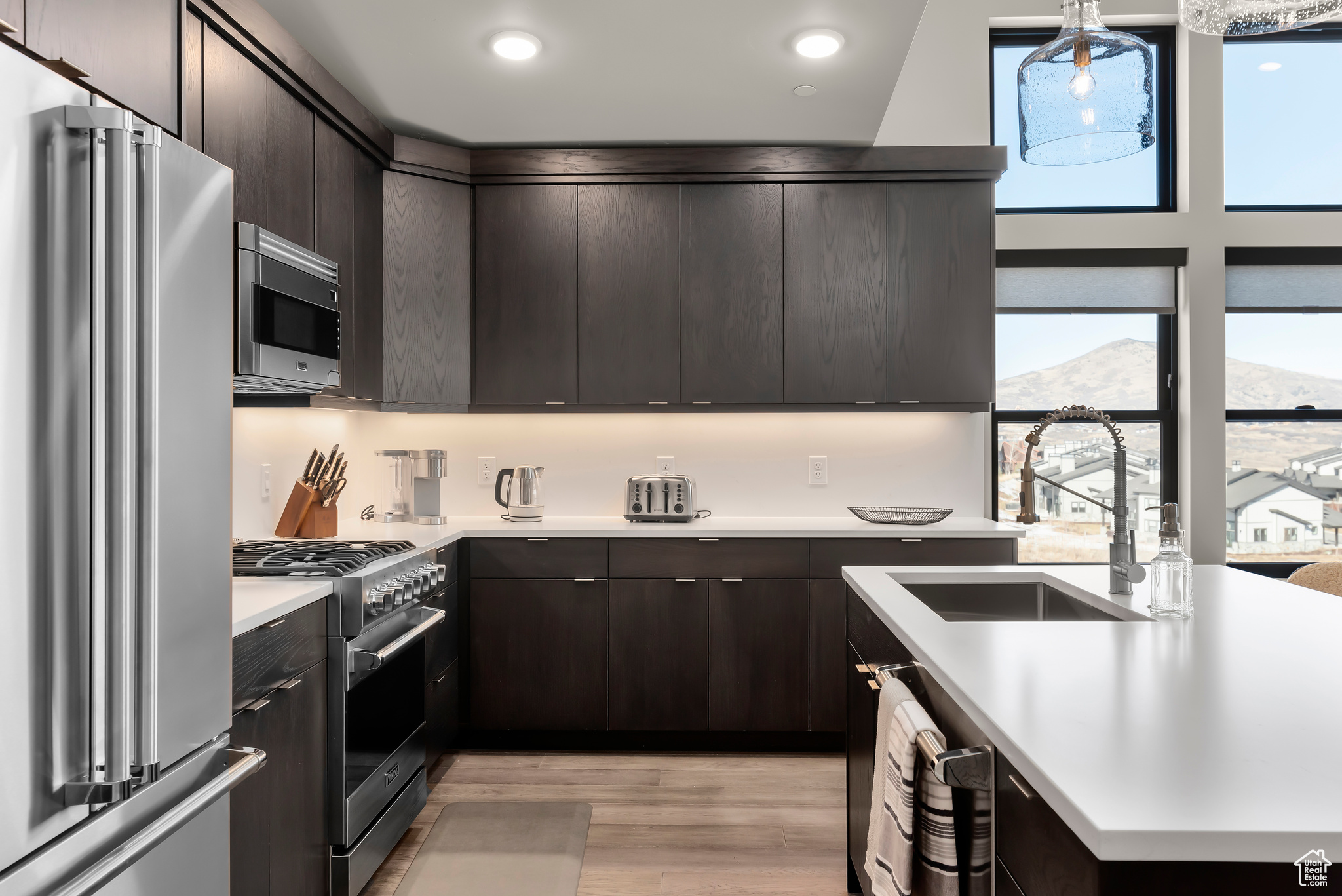 MAYFLOWER LAKESIDE - Residential