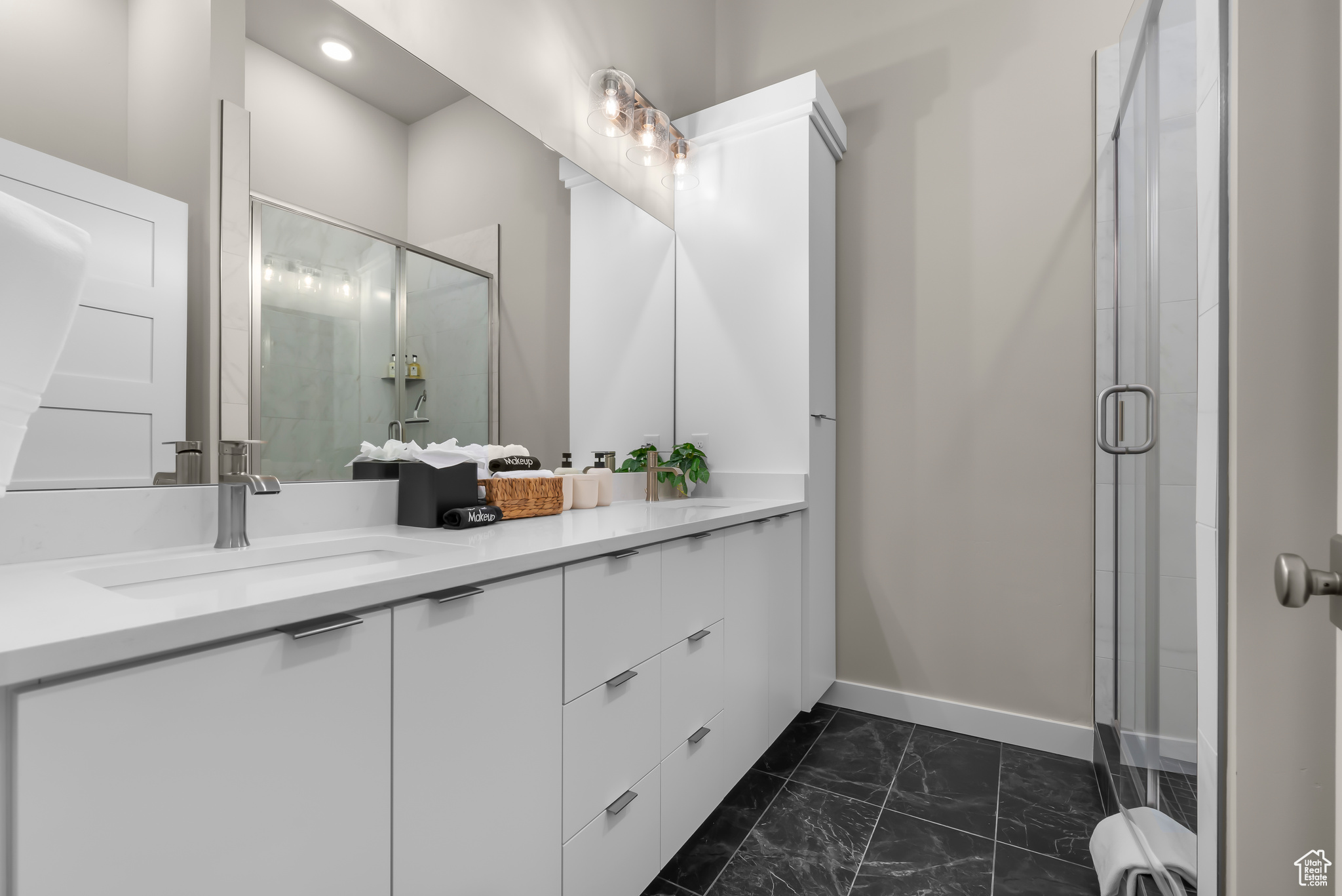 MAYFLOWER LAKESIDE - Residential