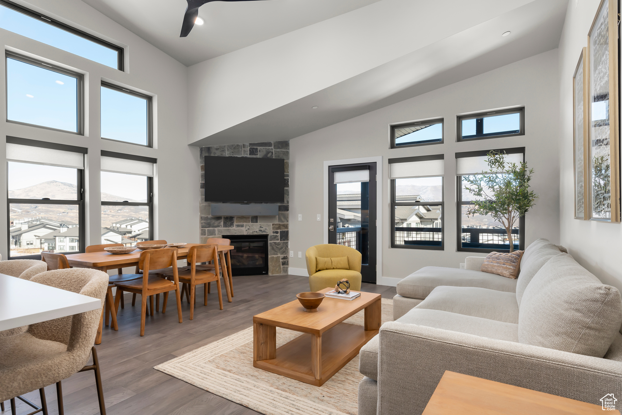 MAYFLOWER LAKESIDE - Residential